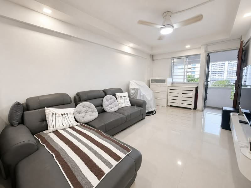 520 Bedok North Avenue 1, 520 Bedok North Avenue 1, 2 Bedrooms, 721 sqft, HDB Flat For Sale, by Ryan Low, 500230004 - Living Room - PropertyGuru.com.sg
