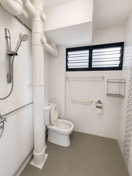 520 Bedok North Avenue 1, 520 Bedok North Avenue 1, 2 Bedrooms, 721 sqft, HDB Flat For Sale, by Ryan Low, 500230004 - Bathroom - PropertyGuru.com.sg