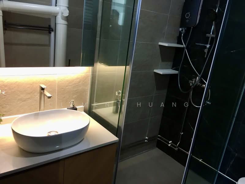 337 Jurong East Avenue 1, 337 Jurong East Avenue 1, 4 Bedrooms, 1,604 sqft, HDB Flat For Sale, by Clement Huang, 500230005 - Master Bathroom - PropertyGuru.com.sg