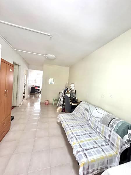 404 Hougang Avenue 10, 404 Hougang Avenue 10, 2 Bedrooms, 721 sqft, HDB Flat For Sale, by Patrick Chiok, 500230027 - Living Room - PropertyGuru.com.sg