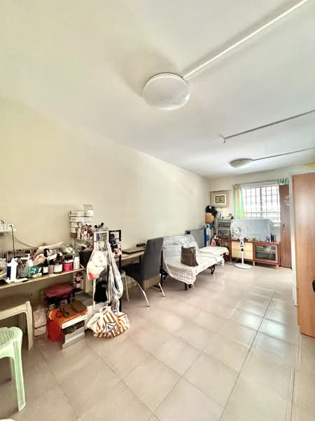 414 Hougang Avenue 10, 414 Hougang Avenue 10, 2 Bedrooms, 721 sqft, HDB Flat For Sale, by Patrick Chiok, 500230030 - Living Room - PropertyGuru.com.sg