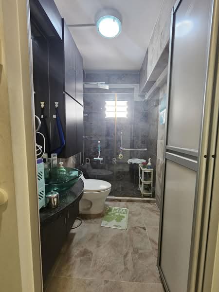 108 Rivervale Walk, 108 Rivervale Walk, 3 Bedrooms, 1,088 sqft, HDB Flat For Rent, by Jinder Lim, 500230075 - Bathroom - PropertyGuru.com.sg