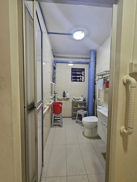 108 Rivervale Walk, 108 Rivervale Walk, 3 Bedrooms, 1,088 sqft, HDB Flat For Rent, by Jinder Lim, 500230075 - Bathroom - PropertyGuru.com.sg