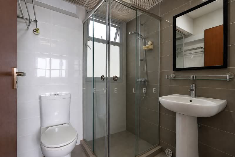 130A Lorong 1 Toa Payoh, 130A Lorong 1 Toa Payoh, 2 Bedrooms, 732 sqft, HDB Flat For Sale, by Steve Lee, 500230107 - Bathroom - PropertyGuru.com.sg