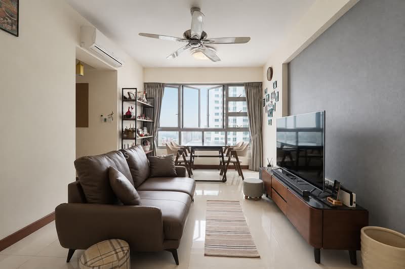 130A Lorong 1 Toa Payoh, 130A Lorong 1 Toa Payoh, 2 Bedrooms, 732 sqft, HDB Flat For Sale, by Steve Lee, 500230107 - Living Room - PropertyGuru.com.sg