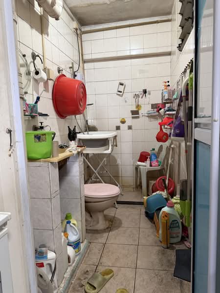 11 Lorong 8 Toa Payoh, 11 Lorong 8 Toa Payoh, Balestier / Toa Payoh, 3 Bedrooms, 1,098 sqft, HDB Flat For Sale, by Eric Tay CK, 500230122 - Bathroom - PropertyGuru.com.sg