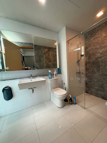 Eight Courtyards, 2 Canberra Drive, 3 Bedrooms, 958 sqft, Condominium For Rent, by Andrew Yong, 500230130 - Bathroom - PropertyGuru.com.sg