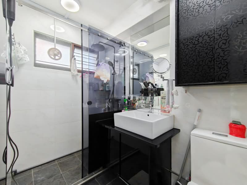 540 Choa Chu Kang Street 52, 540 Choa Chu Kang Street 52, 5 Bedrooms, 1,421 sqft, HDB Flat For Sale, by Clement Huang, 500230141 - Master Bathroom - PropertyGuru.com.sg