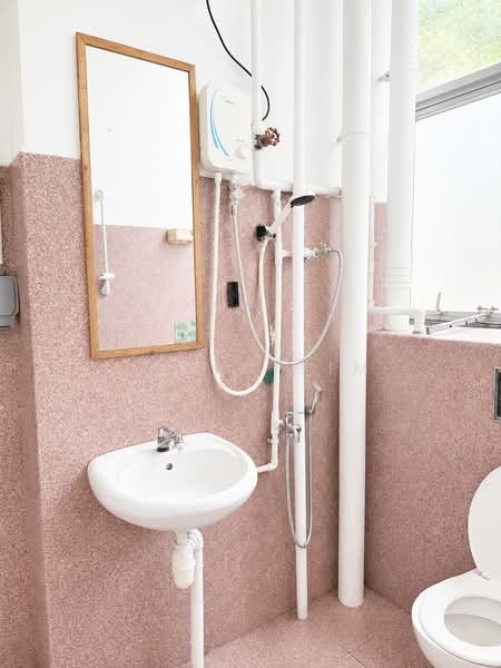 Wcega Plaza, 1 Bukit Batok Crescent, 2,543 sqft, Light Industrial (B1) For Rent, by Jaden Lim, 500230148 - Bathroom - CommercialGuru.com.sg
