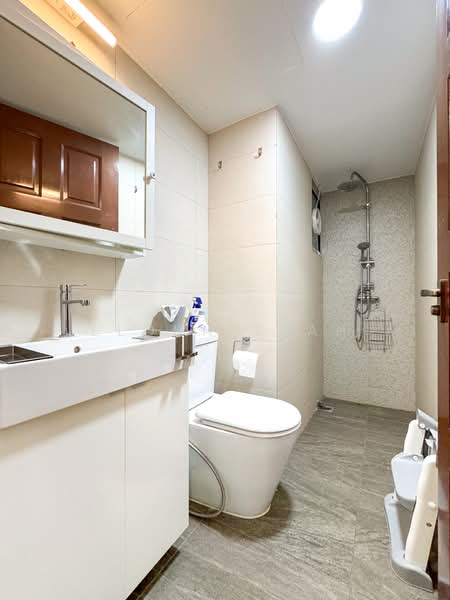 50 Strathmore Avenue, 50 Strathmore Avenue, 3 Bedrooms, 914 sqft, HDB Flat For Sale, by Elonn Seah, 500230152 - Bathroom - PropertyGuru.com.sg