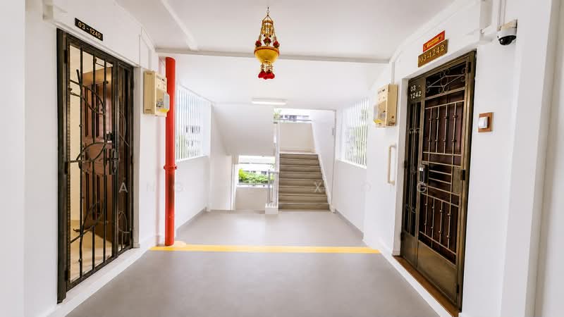231 Ang Mo Kio Avenue 3, 231 Ang Mo Kio Avenue 3, 3 Bedrooms, 990 sqft, HDB Flat For Sale, by Ang Pei Xiong, 500230159 - Corridor - PropertyGuru.com.sg