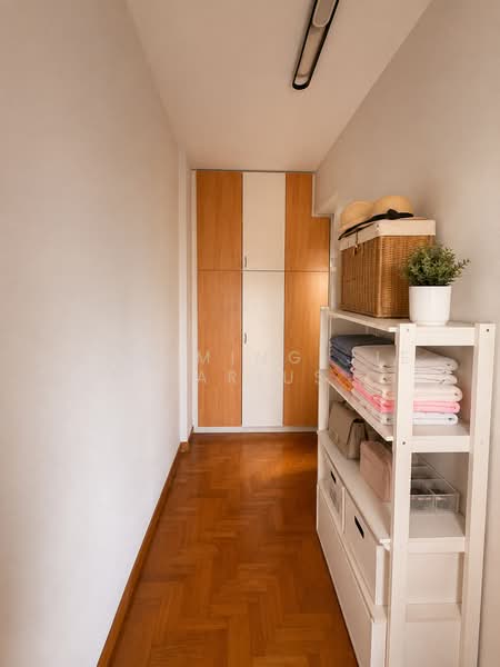 10 Platina road, , 3 Bedrooms, 3,300 sqft, Corner Terrace For Rent, by Tan Ming Jie Darius, 500230163 - Master wardrobe - PropertyGuru.com.sg