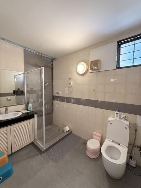 10 Platina road, , 3 Bedrooms, 3,300 sqft, Corner Terrace For Rent, by Tan Ming Jie Darius, 500230163 - Bathroom - PropertyGuru.com.sg
