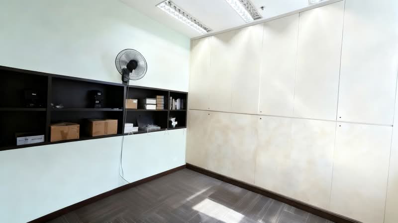 The Spire, 10 Bukit Batok Crescent, 1,539 sqft, Light Industrial (B1) For Sale, by Alan Teo, 500230179 - Interior - CommercialGuru.com.sg