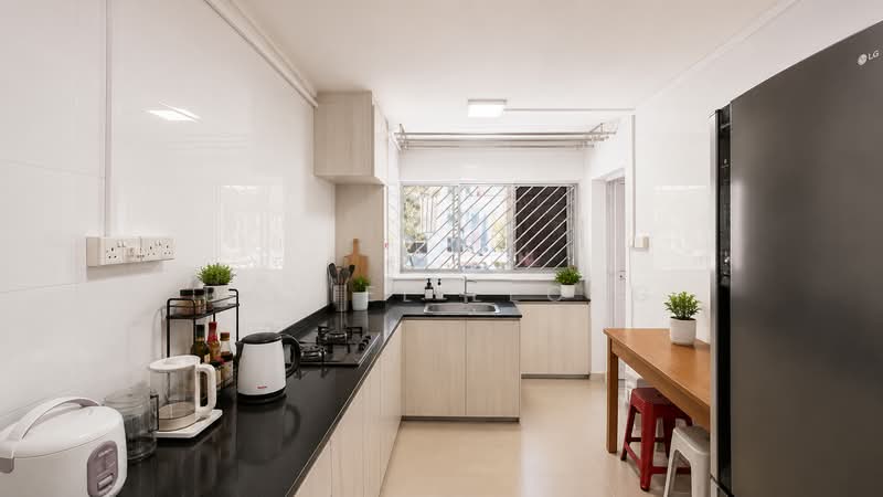 327 Serangoon Avenue 3, 327 Serangoon Avenue 3, 3 Bedrooms, 904 sqft, HDB Flat For Rent, by Daniel Leong, 500230196 - Kitchen - PropertyGuru.com.sg