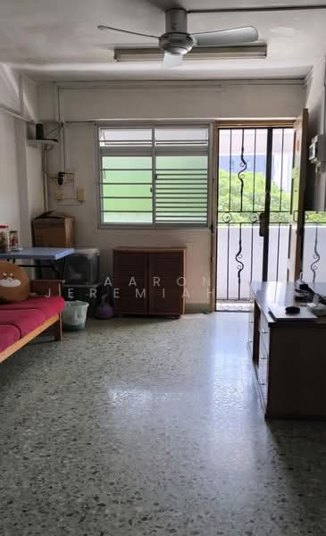 207 Toa Payoh North, 207 Toa Payoh North, 2 Bedrooms, 700 sqft, HDB Flat For Sale, by Aaron Jeremiah Chan, 500230202 - Living Room - PropertyGuru.com.sg