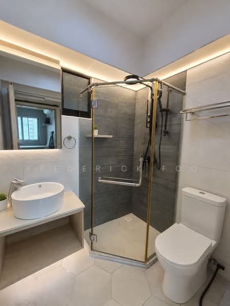 548B Segar Road, 548B Segar Road, 2 Bedrooms, 721 sqft, HDB Flat For Sale, by Frederick Foo, 500230243 - Bathroom - PropertyGuru.com.sg