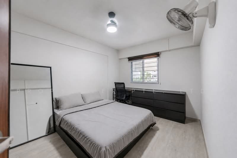 527 Jurong West Street 52, 527 Jurong West Street 52, 2 Bedrooms, 721 sqft, HDB Flat For Sale, by ADNIX LIU, 500230249 - Bedroom - PropertyGuru.com.sg
