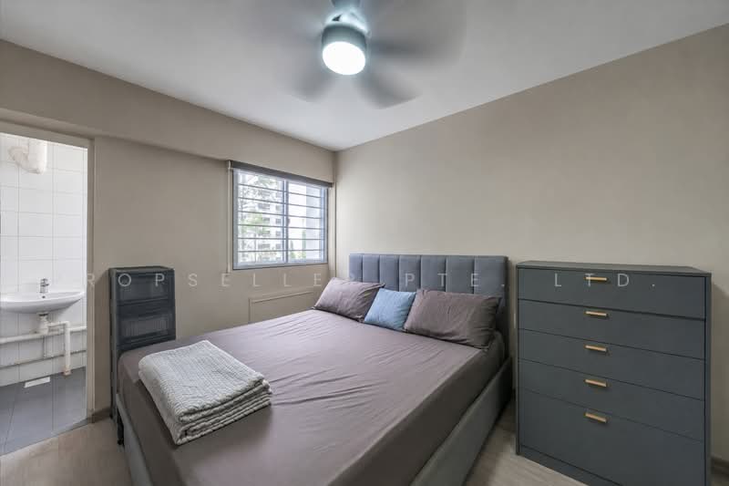 527 Jurong West Street 52, 527 Jurong West Street 52, 2 Bedrooms, 721 sqft, HDB Flat For Sale, by ADNIX LIU, 500230249 - Bedroom - PropertyGuru.com.sg