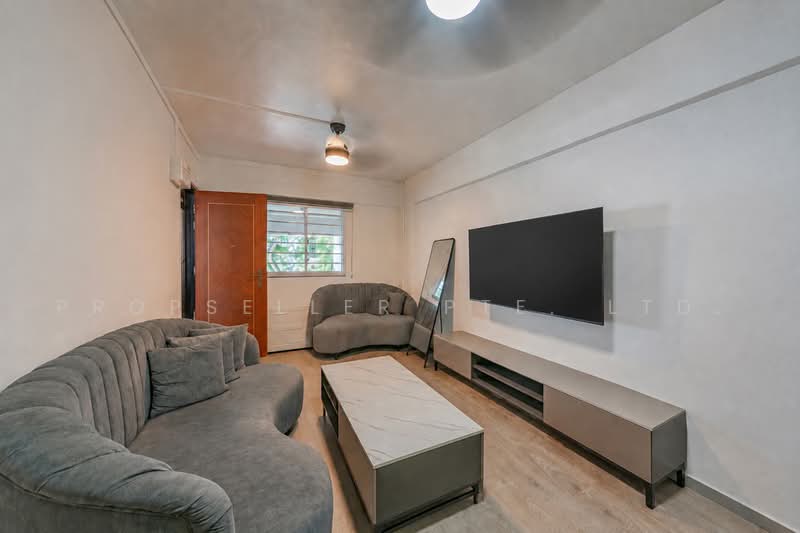 527 Jurong West Street 52, 527 Jurong West Street 52, 2 Bedrooms, 721 sqft, HDB Flat For Sale, by ADNIX LIU, 500230249 - Living Room - PropertyGuru.com.sg