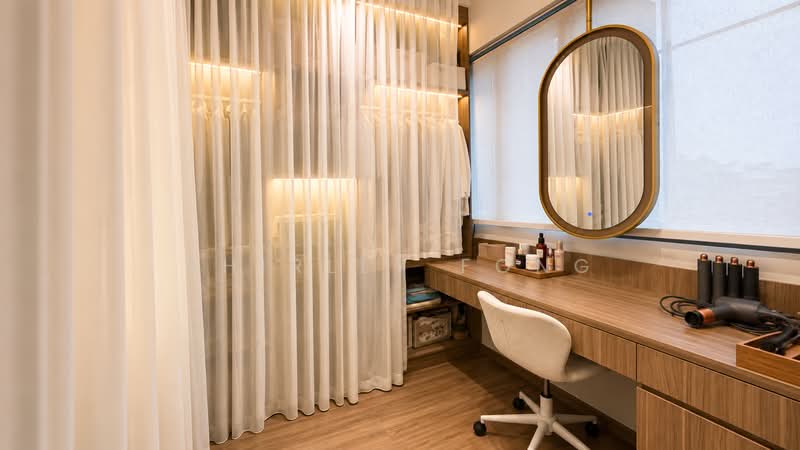 The Visionaire, 196 Canberra Drive, 3 Bedrooms, 1,012 sqft, Executive Condominium For Sale, by Shirley Fong, 500230278 - Walk-in wardrobe - PropertyGuru.com.sg