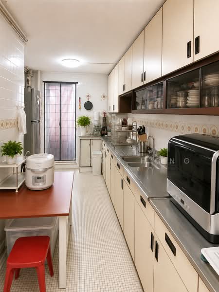 203 Jurong East Street 21, 203 Jurong East Street 21, 3 Bedrooms, 1,302 sqft, HDB Flat For Sale, by Lim Boon Hong, 500230283 - Kitchen - PropertyGuru.com.sg