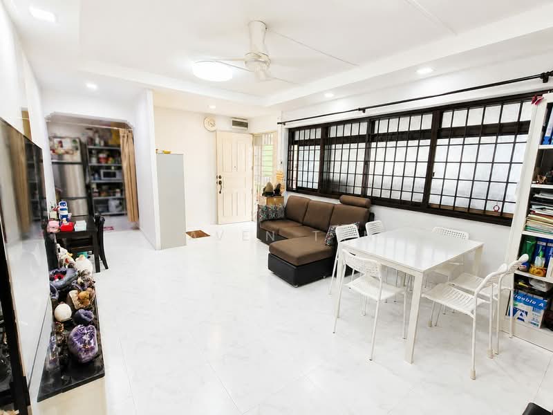 409 Sembawang Drive, 409 Sembawang Drive, 3 Bedrooms, 968 sqft, HDB Flat For Sale, by Baven Tan, 500230287 - Living Room - PropertyGuru.com.sg