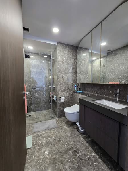 Avenue South Residence, 13 Silat Avenue, 2 Bedrooms, 657 sqft, Condominium For Sale, by Melvin Tay, 500230294 - Bathroom - PropertyGuru.com.sg