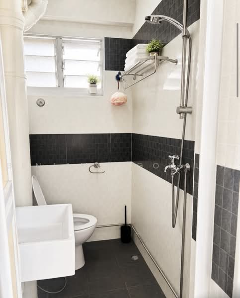 408 Yishun Avenue 6, 408 Yishun Avenue 6, 3 Bedrooms, 904 sqft, HDB Flat For Rent, by Benjamin Goh L H, 500230296 - Bathroom - PropertyGuru.com.sg