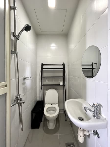Residences @ Evelyn, 13 Evelyn Road, 3 Bedrooms, 1,528 sqft, Condominium For Rent, by Victoria Chan, 500230301 - Helper’s Bathroom - PropertyGuru.com.sg