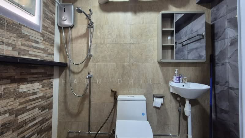 145 Rivervale Drive, 145 Rivervale Drive, 3 Bedrooms, 1,248 sqft, HDB Flat For Rent, by Shaun Dhillon, 500230310 - Bathroom - PropertyGuru.com.sg