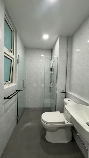 The Floravale, 234 Westwood Avenue, 3 Bedrooms, 1,238 sqft, Executive Condominium For Sale, by Jocelyn Chua 蔡颸嬣, 500230324 - Bathroom - PropertyGuru.com.sg
