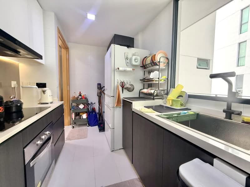 Esparina Residences, 121 Compassvale Bow, 2 Bedrooms, 829 sqft, Executive Condominium For Sale, by Kenneth Yeo, 500230335 - Kitchen - PropertyGuru.com.sg