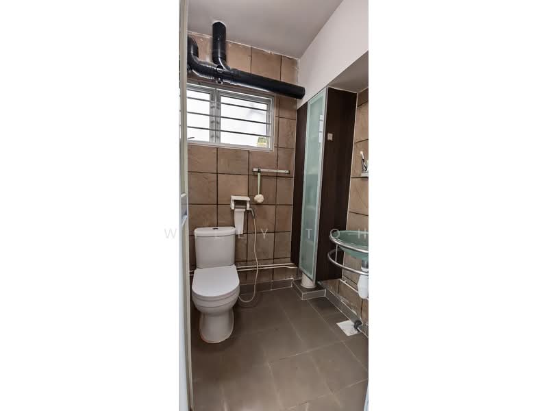 926 Hougang Street 91, 926 Hougang Street 91, 3 Bedrooms, 1,291 sqft, HDB Flat For Sale, by Willy Toh, 500230360 - Bathroom - PropertyGuru.com.sg