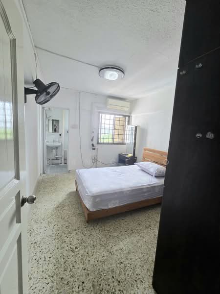 201 Ang Mo Kio Avenue 3, 201 Ang Mo Kio Avenue 3, 3 Bedrooms, 872 sqft, HDB Flat For Rent, by Bernice Ho, 500230365 - Master Bedroom - PropertyGuru.com.sg