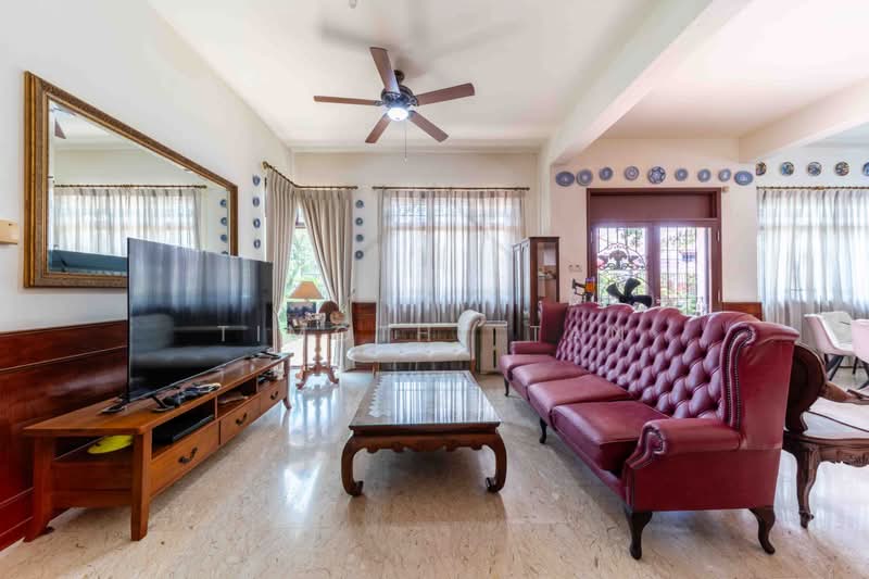 Rare Riverina Estate Detached mins walk to the beach, Pasir Ris Drive 3, Riverina Crescent, Elias Road, 6 Bedrooms, 3,358 sqft, Detached House For Sale, by Timothy Tan, 500230367 - Living Room - PropertyGuru.com.sg