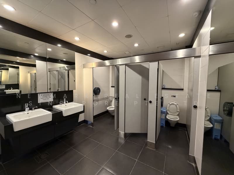 Samsung Hub, 3 Church Street, Boat Quay / Raffles Place / Marina, 3,875 sqft, Office For Rent, by LIM SIANG NOI KATHERINE, 500230371 - Common Toilet - CommercialGuru.com.sg