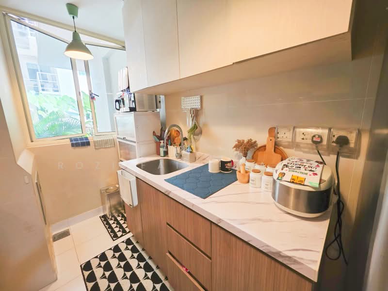Watercolours, 25 Pasir Ris Link, 3 Bedrooms, 1,206 sqft, Executive Condominium For Sale, by Rozi Faith Naser, 500230374 - Kitchen - PropertyGuru.com.sg