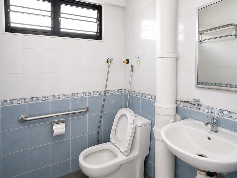 113 Ang Mo Kio Avenue 4, 113 Ang Mo Kio Avenue 4, 3 Bedrooms, 990 sqft, HDB Flat For Rent, by John Lee, 500230385 - Bathroom - PropertyGuru.com.sg