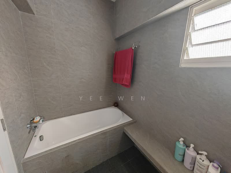 670B Edgefield Plains, 670B Edgefield Plains, 3 Bedrooms, 1,001 sqft, HDB Flat For Sale, by Yee Wen, 500230393 - Bathroom - PropertyGuru.com.sg