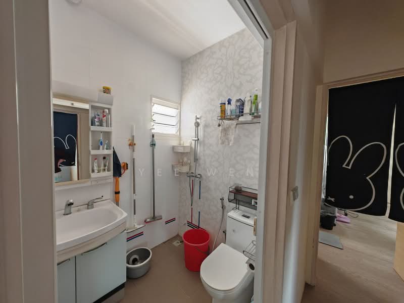 670B Edgefield Plains, 670B Edgefield Plains, 3 Bedrooms, 1,001 sqft, HDB Flat For Sale, by Yee Wen, 500230393 - Bathroom - PropertyGuru.com.sg