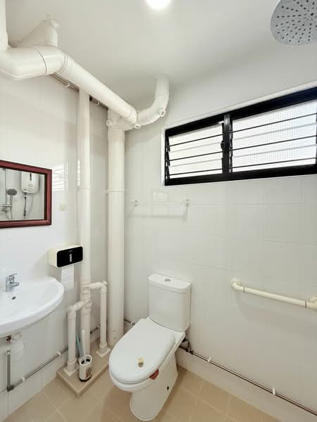 341 Ubi Avenue 1, 341 Ubi Avenue 1, 3 Bedrooms, 1,119 sqft, HDB Flat For Sale, by James Yeo, 500230419 - Bathroom - PropertyGuru.com.sg