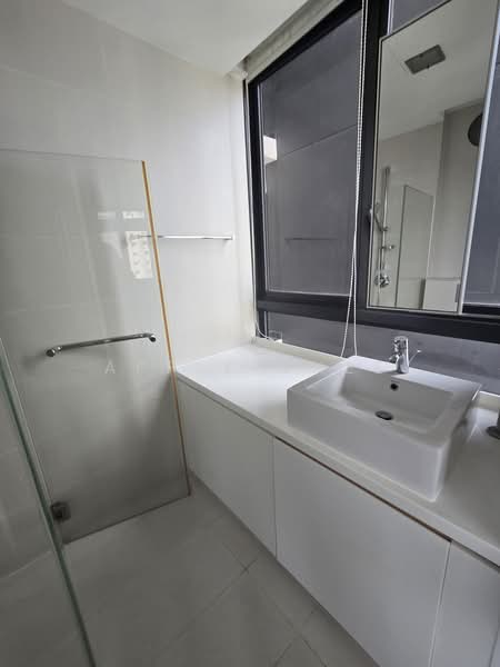 Domus, 8 Irrawaddy Road, 1 Bedroom, 474 sqft, Condominium For Rent, by Apple Chee, 500230422 - Bathroom - PropertyGuru.com.sg
