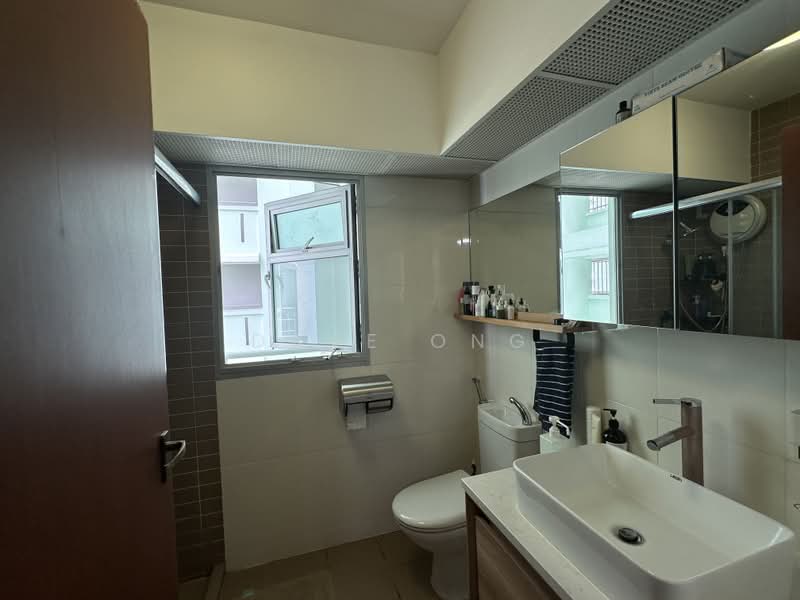 130A Canberra Crescent, 130A Canberra Street, 3 Bedrooms, 1,001 sqft, HDB Flat For Sale, by Dave Ong, 500230428 - Bathroom - PropertyGuru.com.sg