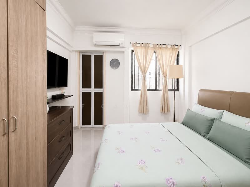 104 Tampines Street 11, 104 Tampines Street 11, 2 Bedrooms, 807 sqft, HDB Flat For Sale, by Hafiqal Amer, 500230431 - Master bedroom - PropertyGuru.com.sg