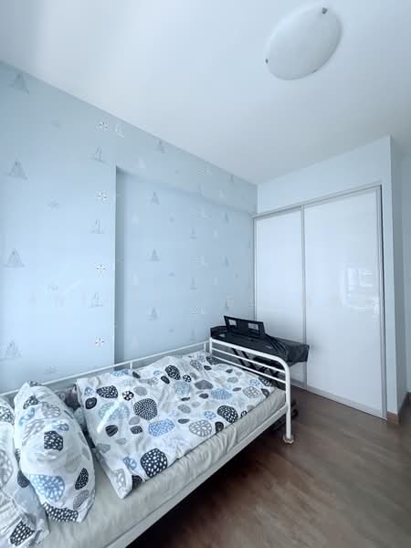 Lakeholmz, 82 Corporation Road, 3 Bedrooms, 1,324 sqft, Condominium For Sale, by Anthea Yeo 杨丽娇, 500230434 - Bedroom - PropertyGuru.com.sg