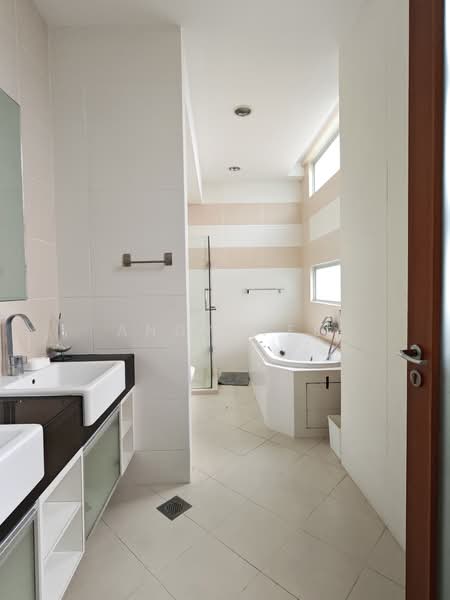 Namly Crescent, , 5 Bedrooms, 3,800 sqft, Semi-Detached House For Rent, by Andy Wee, 500230451 - Bathroom - PropertyGuru.com.sg
