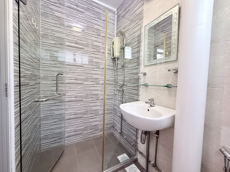 234 Simei Street 4, 234 Simei Street 4, 3 Bedrooms, 1,119 sqft, HDB Flat For Rent, by Brent Wang, 500230452 - Bathroom - PropertyGuru.com.sg