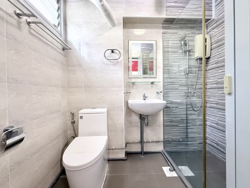 234 Simei Street 4, 234 Simei Street 4, 3 Bedrooms, 1,119 sqft, HDB Flat For Rent, by Brent Wang, 500230452 - Master Bathroom - PropertyGuru.com.sg