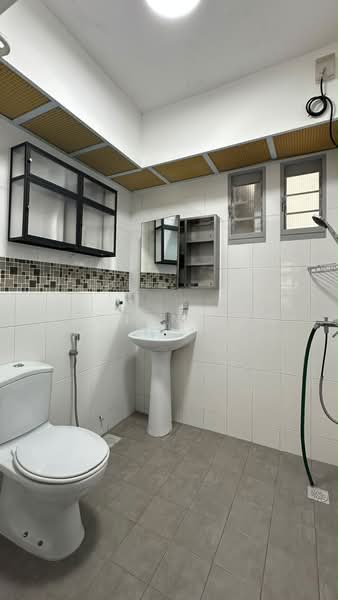 327C Anchorvale Road, 327C Anchorvale Road, 3 Bedrooms, 990 sqft, HDB Flat For Sale, by Keenan Tan, 500230454 - Bathroom - PropertyGuru.com.sg